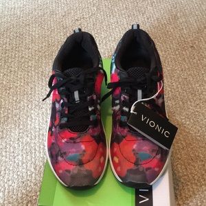 Vionic tennis size 8